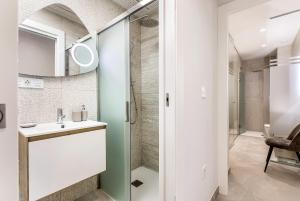Apartment Royal II with Rooftop Pool -by Welcomely