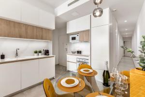 Apartment Royal II with Rooftop Pool -by Welcomely
