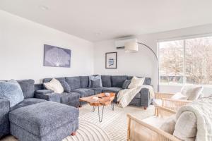 Lincoln City 5BROcean View2 KitchensDog-OK