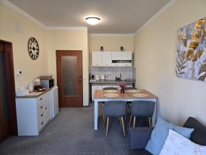 Room4U Apartman & Karos Wellness