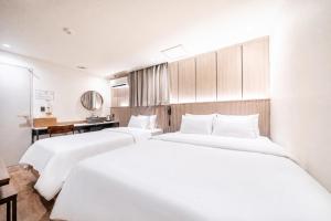 Just Stay Hotel