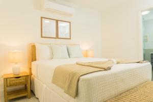 Azure 6th Floor Ocean View Condo Ocho Rios w Pool