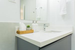 Azure 6th Floor Ocean View Condo Ocho Rios w Pool