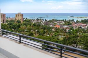 Azure 6th Floor Ocean View Condo Ocho Rios w Pool
