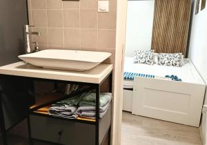 Isac petite studio