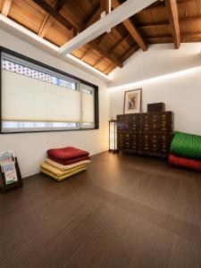 Warongs Stay - Private Hanok stay next to Changdeokgung Palace