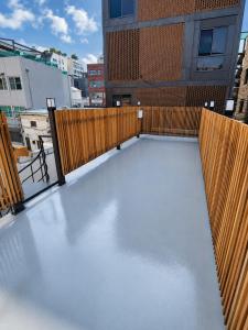 Warongs Stay - Private Hanok stay next to Changdeokgung Palace