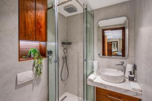 Guéliz Chic Apt, Terrace, Parking & pool