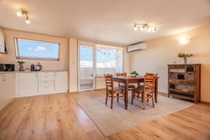2-bedroom apartment with sea view