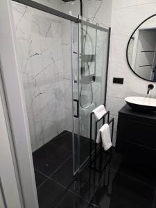 Mokotów Airport Premium Apartment by Sara, Chopin Airport, free uderground garage, ładowarka EV