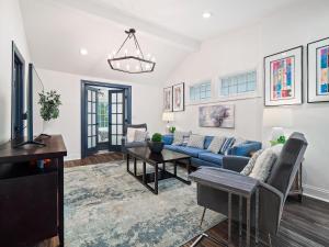 Walkable Gordon Square - Sleeps 8 - 3BR