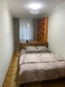 Володимира Антоновича ,18