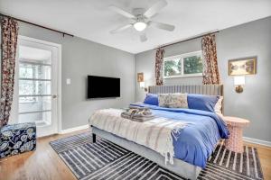 King Bed - Sleeps 5 - Lakewood Near Cleveland