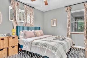 King Bed - Sleeps 5 - Lakewood Near Cleveland