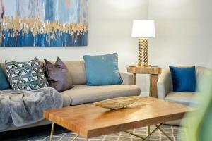 Modern & Spacious Retreat Steps from AT&T Stadium