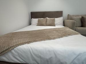 White Garden View 204