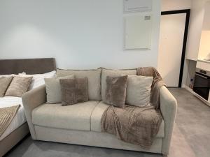 White Garden View 204