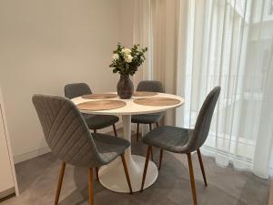 White Garden View 204