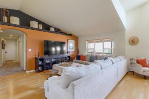 Luxe Mesa View Home on 35 Acres w Wraparound Deck