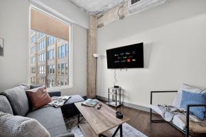 Central Dallas Apartment | Pool + Walk to Convention Center