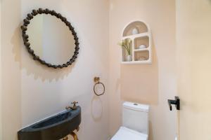 ODS25 - Colorful Tropical Escape, Private Pool and Walk to Beach