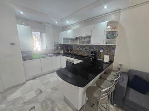 Zaytouna - Super equipped apartment, Private Garden, Pool, near Beach and near Center