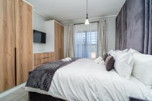 The Crystal Lagoon Estate-Luxury 3 Bedroom Retreat