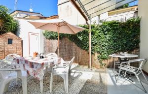 2 Bedroom Gorgeous Home In Viareggio