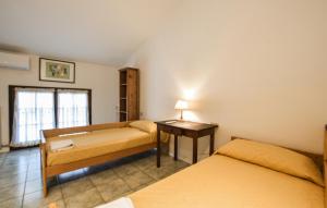 2 Bedroom Gorgeous Home In Viareggio