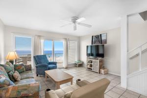 3rd-floor beachfront condo with Gulf views outdoor pool balconies WD & AC