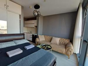 40th Floor Residence with Panoramic Views