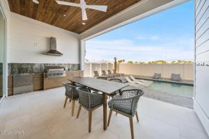 Beach Views-Private Pool-Central PCB