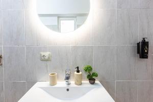 Dhermi Icon Big 1BR Apt 4