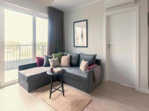Large Coastal Apartment for 3 with Balcony