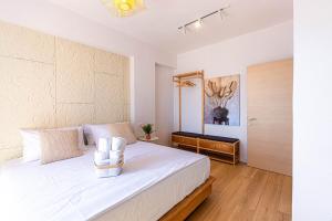 Dhermi Icon Big 1BR Apt 12