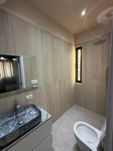 The SunSet Studio Pazari i Ri Parking Available