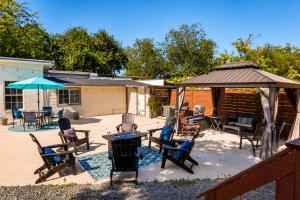 Fireplace Outdoor Games Near Downtown Grill
