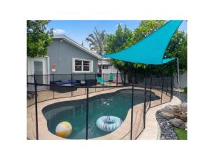 Hollywood Entire Home with Private Pool Near Hollywood Beach Sleeps 6 to 8 Pet Friendly