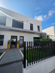 villa garden priv heated pool, near beach, lisbon