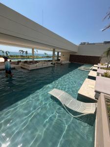 Steps to the beach beautiful views infinity pool