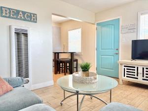 Cozy Beach Cottage Just Mins To The Beach Shops Eateries