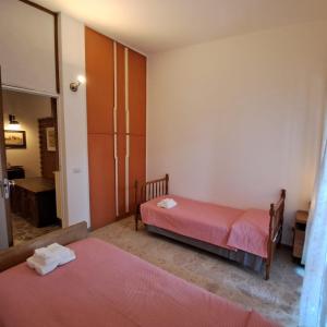 Villa anni 70 con piscina privata Lo Chalet di Târa