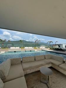 Steps to the beach beautiful views infinity pool