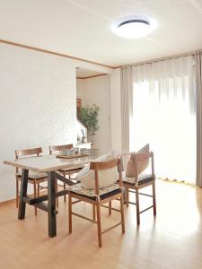 Direct train access to Namba! cozeyretreat 天下茶屋 天下茶屋駅徒歩4分 2階建て一棟貸し 5寝室 最大13名