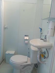Apartaestudio Moderno con Aire Acondicionado, WiFi 900MB y Código de Acceso