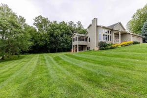 Beautiful Galena House - Hot Tub, Sunroom, Pool Table, Arcade