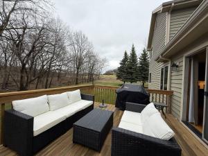 Beautiful Galena House - Hot Tub, Sunroom, Pool Table, Arcade
