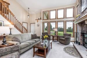 Beautiful Galena House - Hot Tub, Sunroom, Pool Table, Arcade