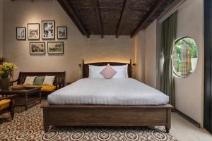 Hanoi French Villa Loft with Balcony & Bathtub