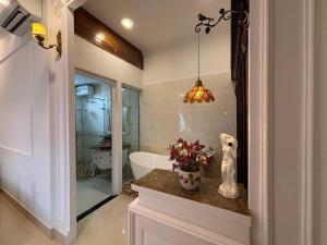 Mademoiselle Homestay & Cafe